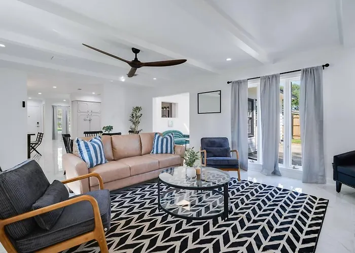 Midtown Haus: Game Rm + Fire Pit