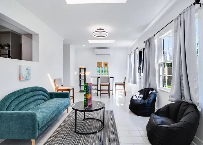 Midtown Haus: Game Rm + Fire Pit Hébergement de vacances