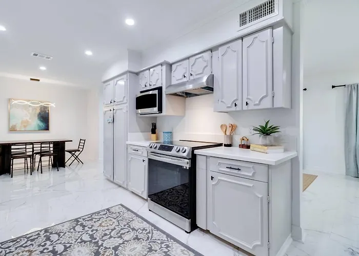 Midtown Haus: Game Rm + Fire Pit Hébergement de vacances