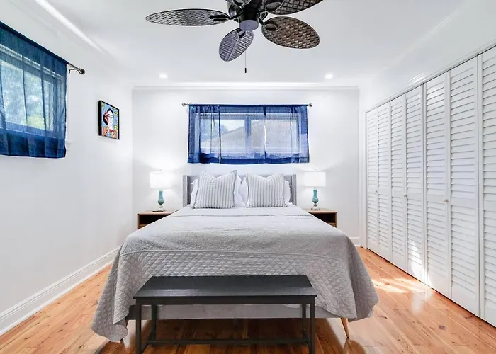 Midtown Haus: Game Rm + Fire Pit Hébergement de vacances *