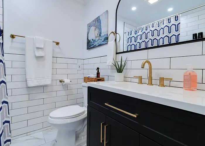 Midtown Haus: Game Rm + Fire Pit Hébergement de vacances