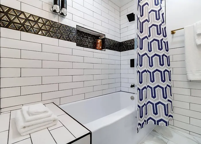 Hébergement de vacances Midtown Haus: Game Rm + Fire Pit *