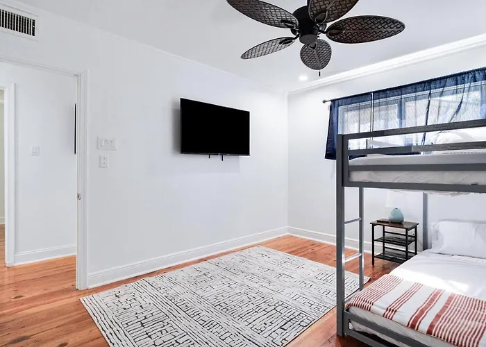 Hébergement de vacances Midtown Haus: Game Rm + Fire Pit