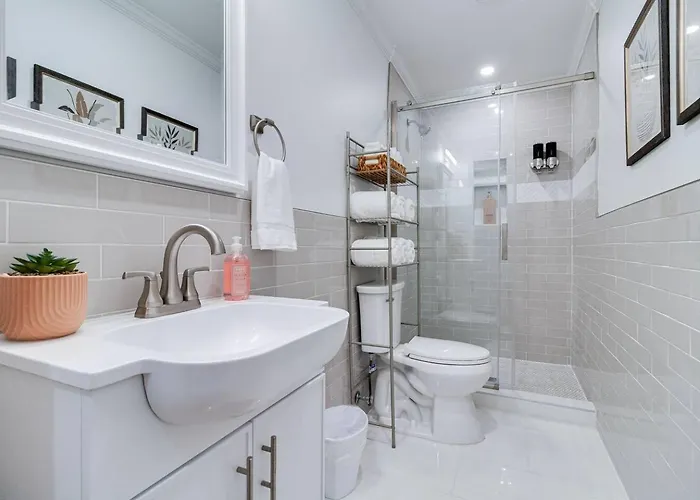 Midtown Haus: Game Rm + Fire Pit