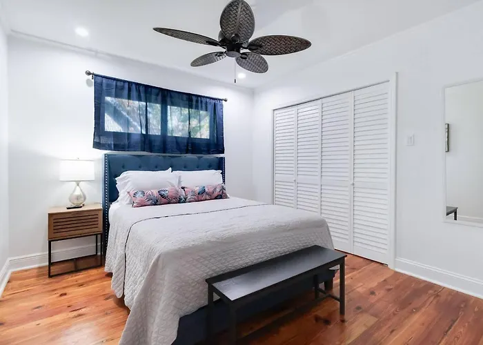 Midtown Haus: Game Rm + Fire Pit Hébergement de vacances Lafayette