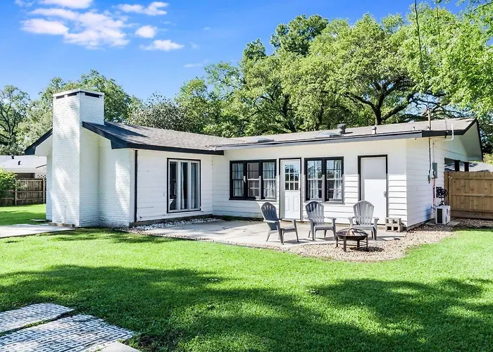Hébergement de vacances Midtown Haus: Game Rm + Fire Pit